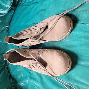 Taupe suede booties by Eurosoft